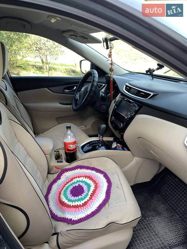 Позашляховик / Кросовер Nissan Rogue 2016 в Кам'янському