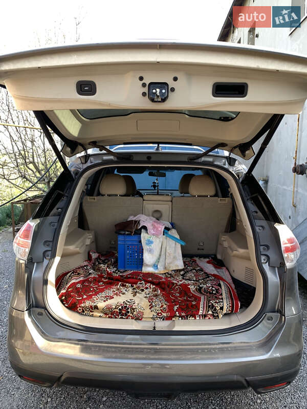 Позашляховик / Кросовер Nissan Rogue 2016 в Кам'янському