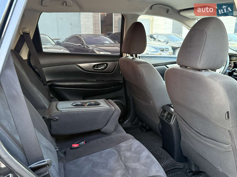 Позашляховик / Кросовер Nissan Rogue 2015 в Рівному