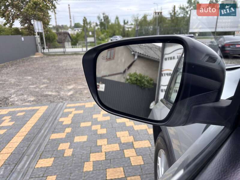 Позашляховик / Кросовер Nissan Rogue 2019 в Львові