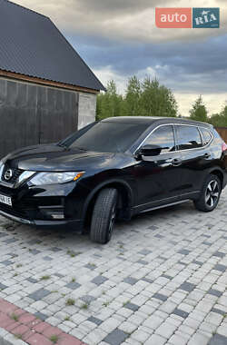 Позашляховик / Кросовер Nissan Rogue 2017 в Вараші