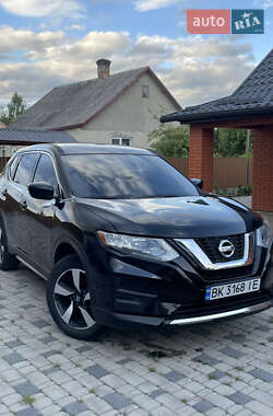 Позашляховик / Кросовер Nissan Rogue 2017 в Вараші