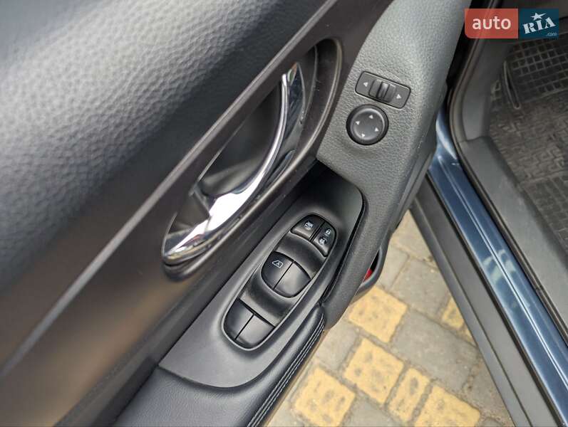 Позашляховик / Кросовер Nissan Rogue 2016 в Луцьку