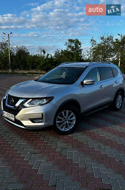 Внедорожник / Кроссовер Nissan Rogue 2017 в 
