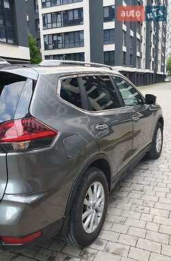 Внедорожник / Кроссовер Nissan Rogue 2018 в 