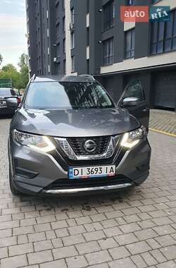 Внедорожник / Кроссовер Nissan Rogue 2018 в 
