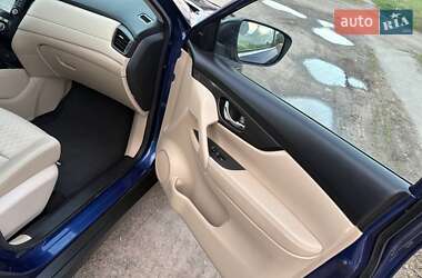 Внедорожник / Кроссовер Nissan Rogue 2019 в 