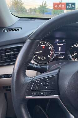 Внедорожник / Кроссовер Nissan Rogue 2019 в 