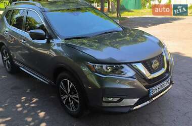 Внедорожник / Кроссовер Nissan Rogue 2018 в 