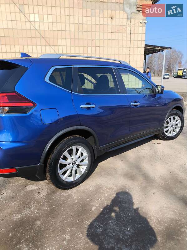 Позашляховик / Кросовер Nissan Rogue 2017 в Пирятині