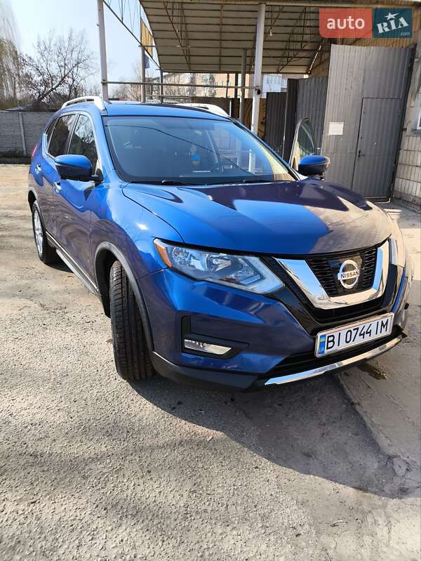Позашляховик / Кросовер Nissan Rogue 2017 в Пирятині