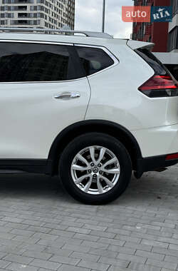 Внедорожник / Кроссовер Nissan Rogue 2017 в 