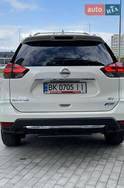 Внедорожник / Кроссовер Nissan Rogue 2017 в 