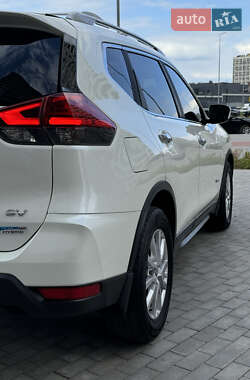 Внедорожник / Кроссовер Nissan Rogue 2017 в 