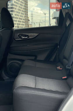 Внедорожник / Кроссовер Nissan Rogue 2017 в 