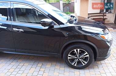 Внедорожник / Кроссовер Nissan Rogue 2019 в 