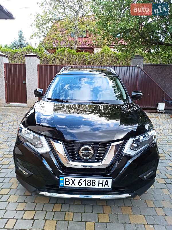 Внедорожник / Кроссовер Nissan Rogue 2019 в 