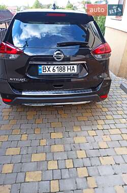 Внедорожник / Кроссовер Nissan Rogue 2019 в 