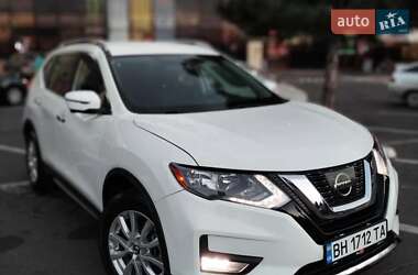 Внедорожник / Кроссовер Nissan Rogue 2017 в Ивано-Франковске