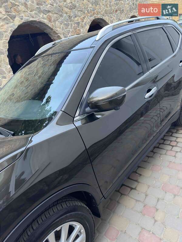 Позашляховик / Кросовер Nissan Rogue 2016 в Краснограді