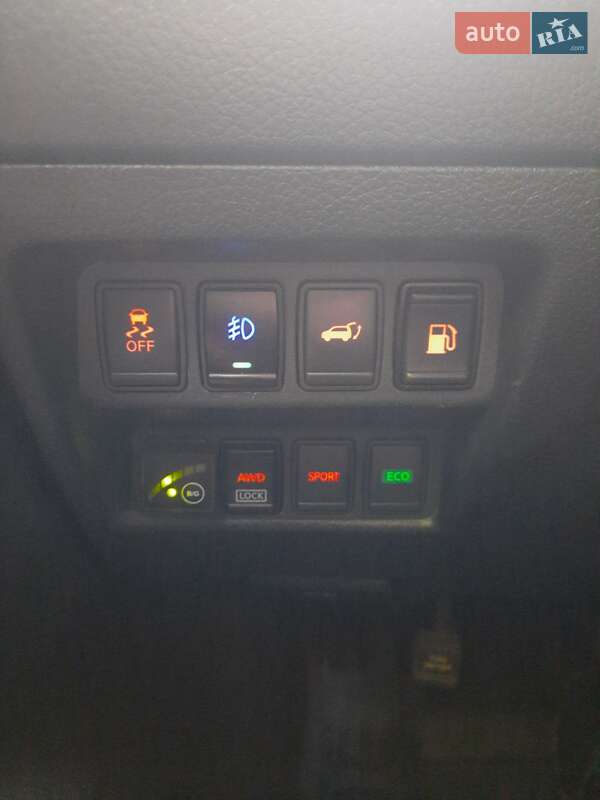 Позашляховик / Кросовер Nissan Rogue 2017 в Ужгороді