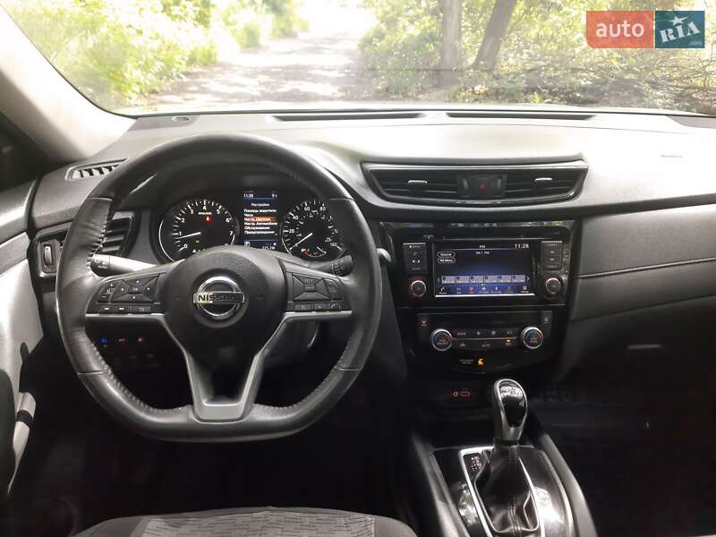 Позашляховик / Кросовер Nissan Rogue 2017 в Ужгороді