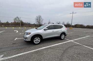 Позашляховик / Кросовер Nissan Rogue 2016 в Чернівцях