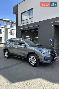 Внедорожник / Кроссовер Nissan Rogue 2017 в Калуше