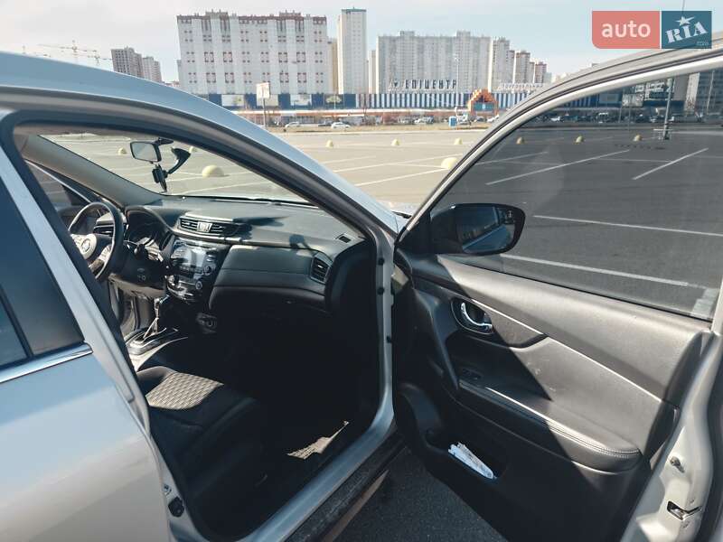 Позашляховик / Кросовер Nissan Rogue 2016 в Києві