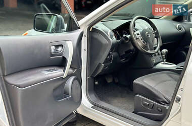 Позашляховик / Кросовер Nissan Rogue 2010 в 