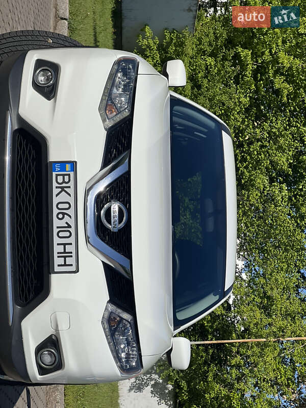 Позашляховик / Кросовер Nissan Rogue 2016 в Рівному