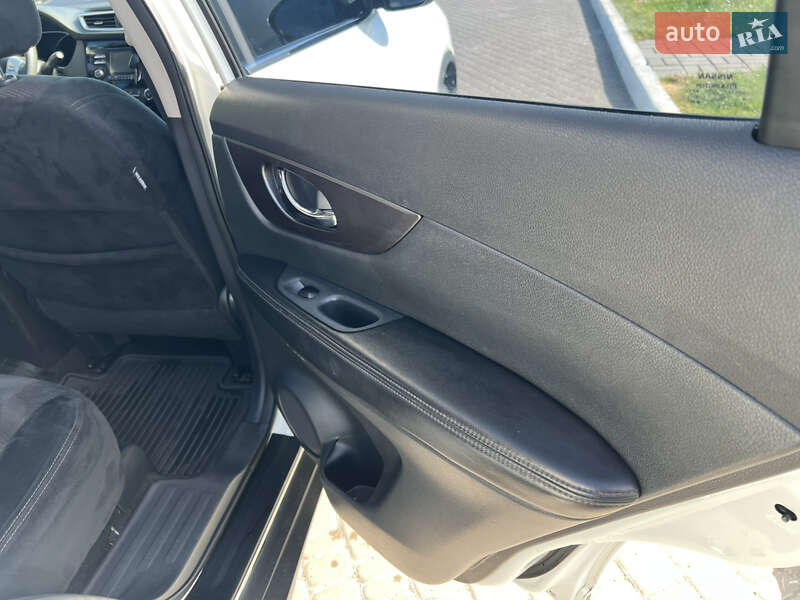 Позашляховик / Кросовер Nissan Rogue 2016 в Рівному