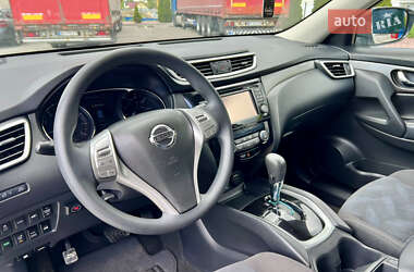 Внедорожник / Кроссовер Nissan Rogue 2016 в 