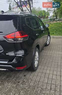 Позашляховик / Кросовер Nissan Rogue 2017 в 