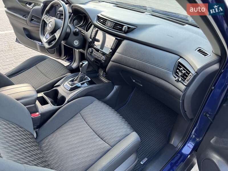 Позашляховик / Кросовер Nissan Rogue 2017 в Ірпені