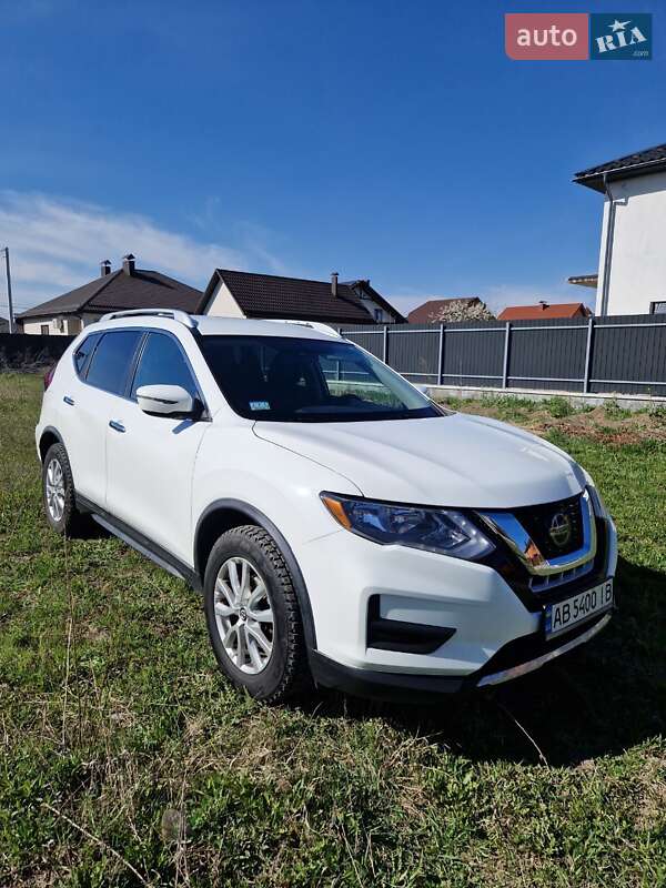 Позашляховик / Кросовер Nissan Rogue 2018 в 