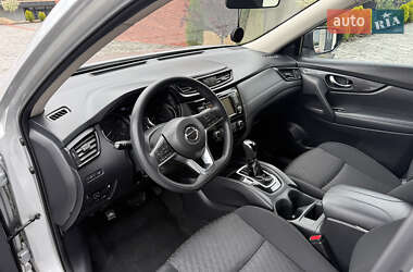 Внедорожник / Кроссовер Nissan Rogue 2018 в 