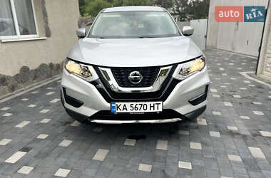 Внедорожник / Кроссовер Nissan Rogue 2018 в 