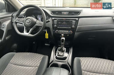Внедорожник / Кроссовер Nissan Rogue 2018 в 