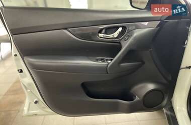 Внедорожник / Кроссовер Nissan Rogue 2018 в 