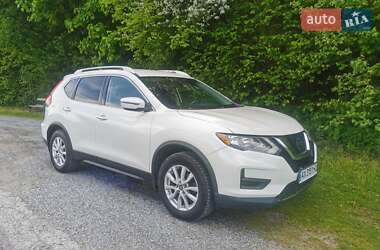 Внедорожник / Кроссовер Nissan Rogue 2017 в Харькове