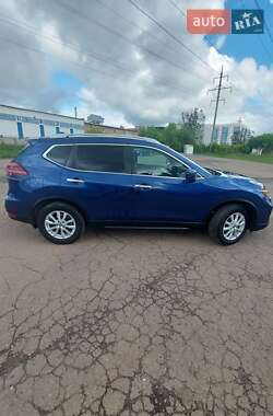 Внедорожник / Кроссовер Nissan Rogue 2018 в 