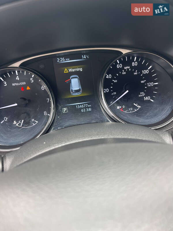 Внедорожник / Кроссовер Nissan Rogue 2016 в Ужгороде