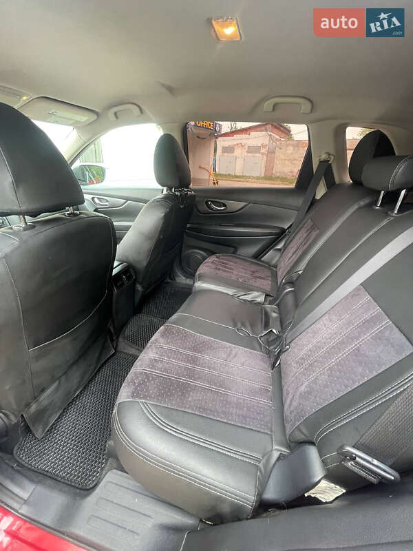 Внедорожник / Кроссовер Nissan Rogue 2016 в Ужгороде