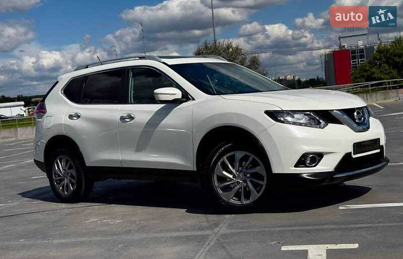 Позашляховик / Кросовер Nissan Rogue 2015 в 