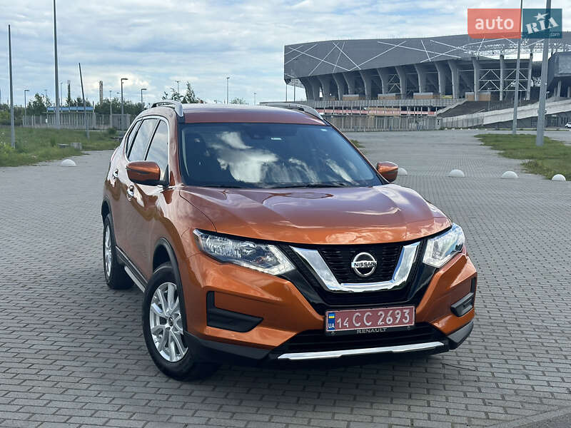 Позашляховик / Кросовер Nissan Rogue 2018 в 