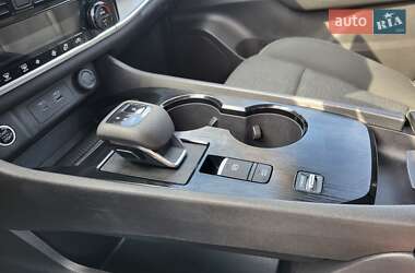 Внедорожник / Кроссовер Nissan Rogue 2021 в 