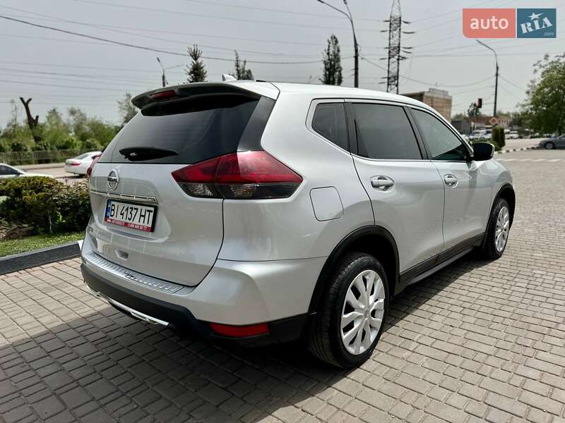 Внедорожник / Кроссовер Nissan Rogue 2017 в Львове