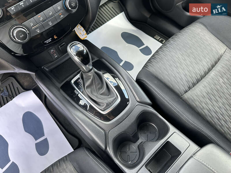 Внедорожник / Кроссовер Nissan Rogue 2016 в Киеве