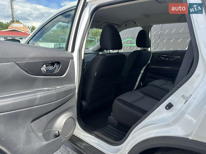 Внедорожник / Кроссовер Nissan Rogue 2016 в Киеве